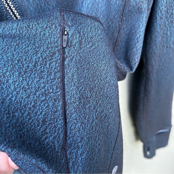 Lululemon Outrun 1/2 Zip Luon Spray Jacquard Alberta
Lake Black | Size 8 - Picture 5 of 8
